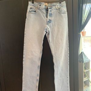 Straight leg lightwash jean